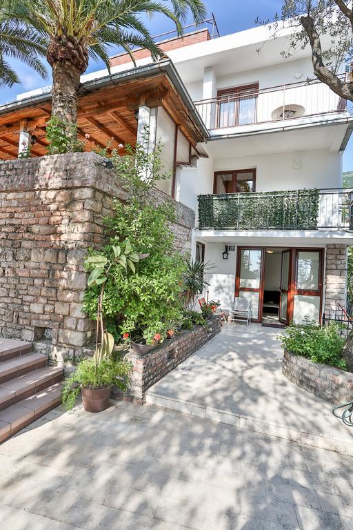 Milan'S Apartments Свети-Стефан Экстерьер фото