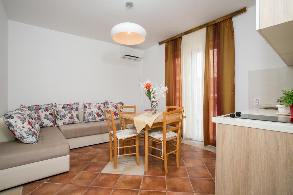 Milan'S Apartments Свети-Стефан Экстерьер фото